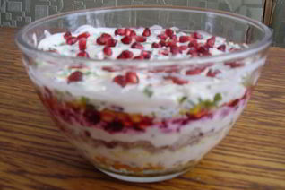 Слоеный салат с зернами граната