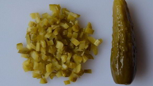 ШАГ 2. свекольный салат с маринованными огурцами