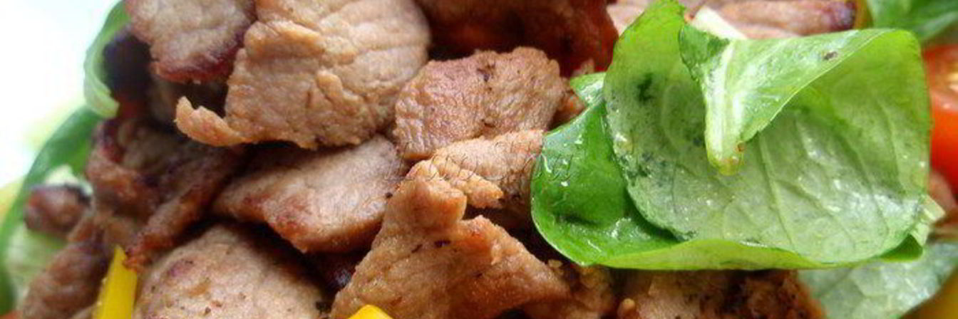 Теплый салат с говядиной в китайском стиле