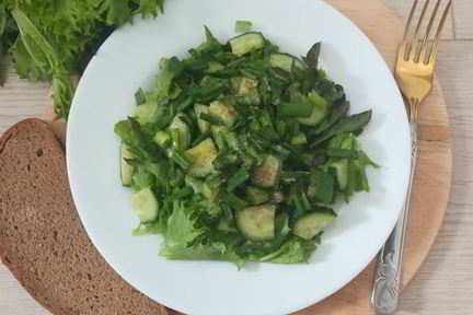 Зеленый овощной салат