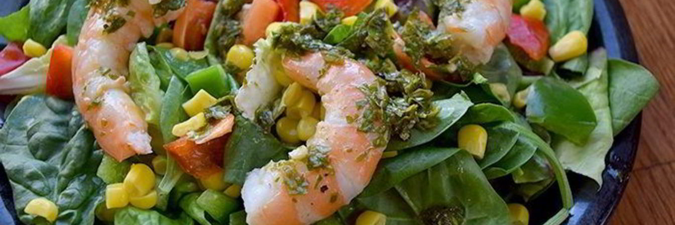 Зеленый салат с креветками