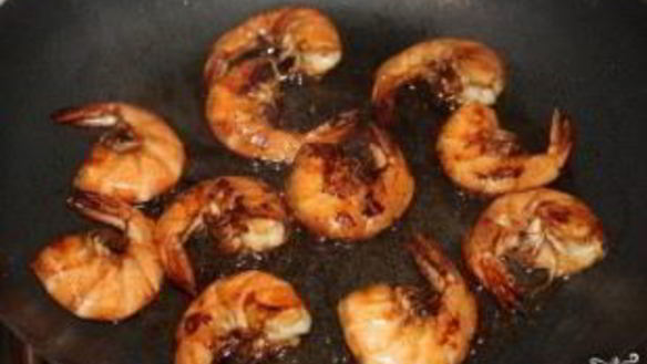 ШАГ 2. зеленый салат с креветками