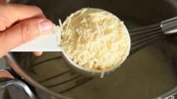 ШАГ 3. белый чесночный соус