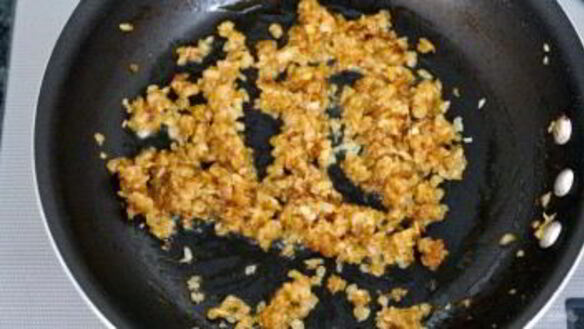 ШАГ 3. французский луковый соус