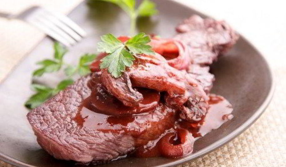 Рецепт горячий грибной соус с красным вином и тимьяном к мясу