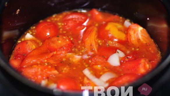 ШАГ 2. консервированный томатный соус