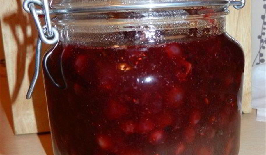 Рецепт пряный клюквенный соус со сливами и чили