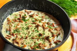 Сливочно-чесночный соус с грибами