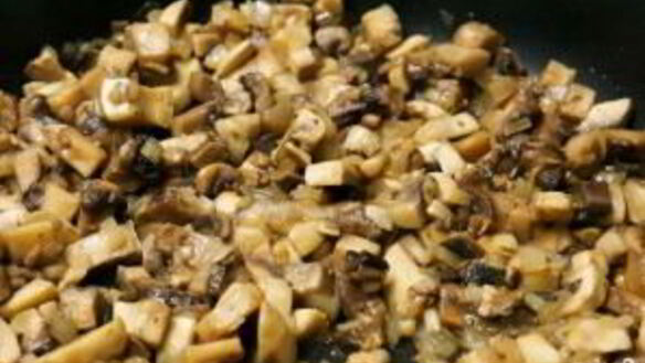 ШАГ 4. сливочно-грибной соус для мяса