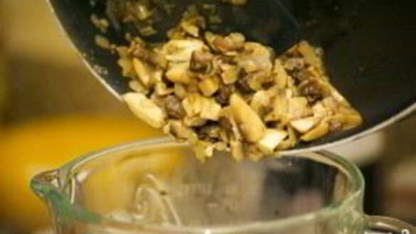 ШАГ 5. сливочно-грибной соус для мяса