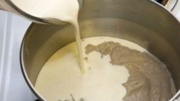 ШАГ 9. сливочно-грибной соус для мяса