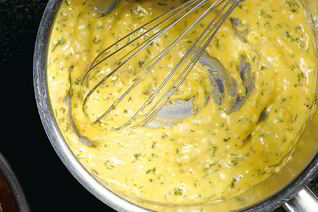 Сливочный соус беарнез с кинзой