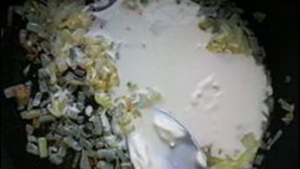 ШАГ 4. сметанно-томатный соус с луком