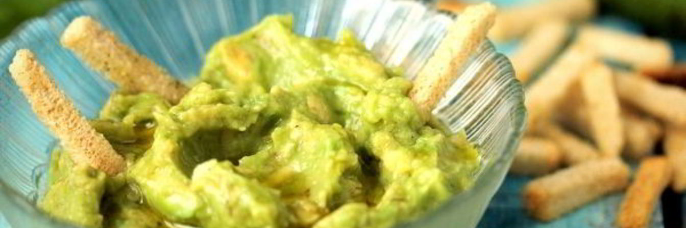 Соус из авокадо с чесноком