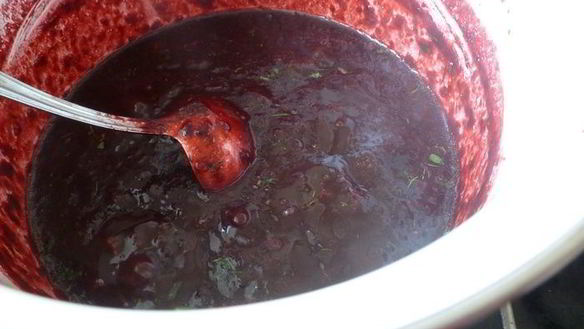 ШАГ 6. соус из жимолости к мясу