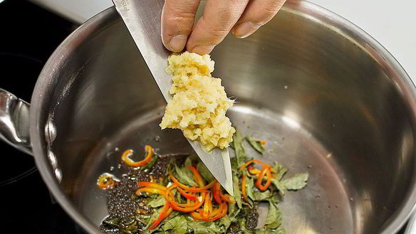 ШАГ 2. соус карри