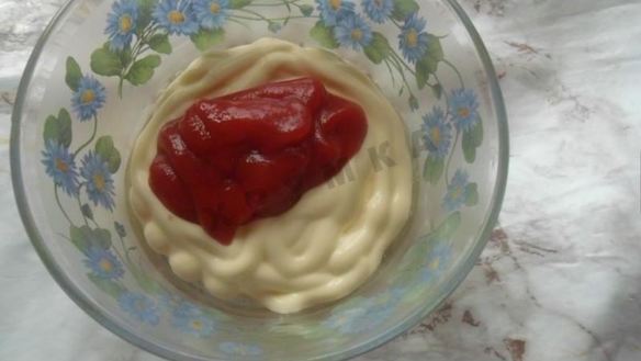 ШАГ 3. соус кетчунез с петрушкой