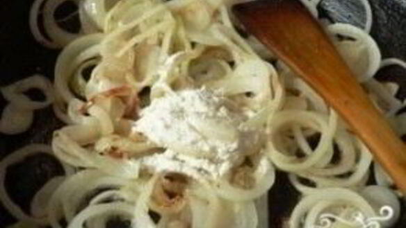 ШАГ 3. соус луковый