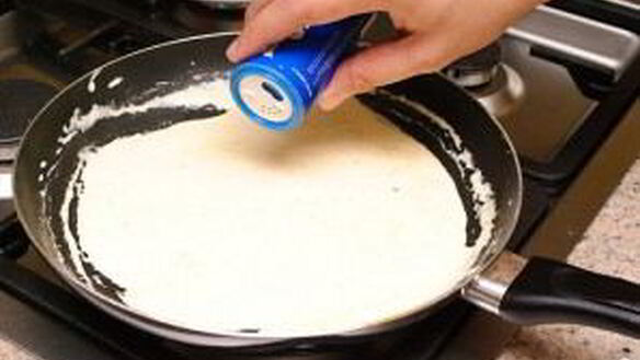 ШАГ 6. соус сливочный с чесноком