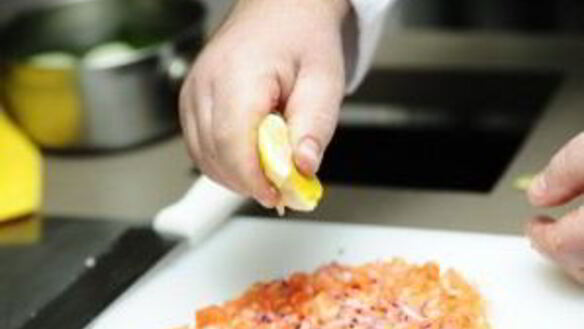 ШАГ 8. тартар из лосося