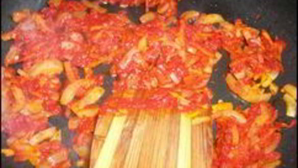 ШАГ 5. томатный соус с белым вином