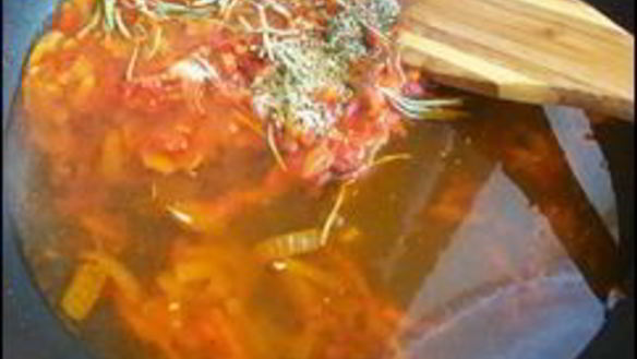 ШАГ 7. томатный соус с белым вином