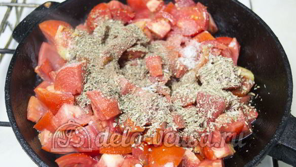 ШАГ 3. томатный соус с чесноком