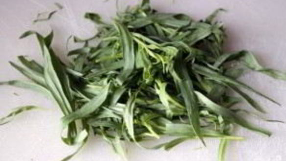 ШАГ 2. томатный соус с эстрагоном