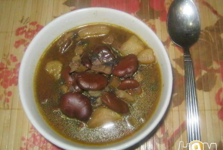Бобовый суп с грибами