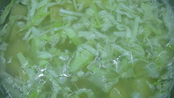 ШАГ 2. борщ с консервами по-камышински