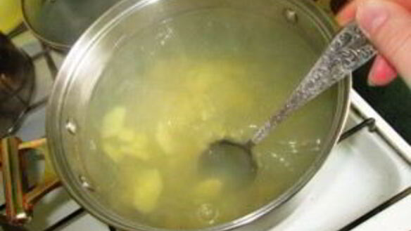 ШАГ 2. борщ с консервированной фасолью