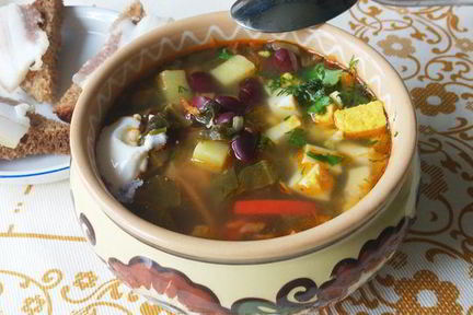 Борщ с щавелем и фасолью