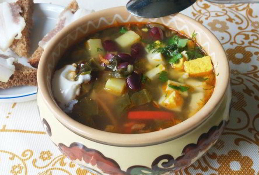 Борщ с щавелем и фасолью