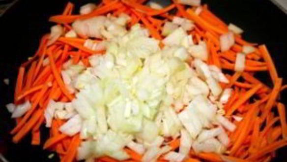 ШАГ 3. борщ с сосисками