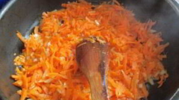 ШАГ 4. борщ с тушенкой