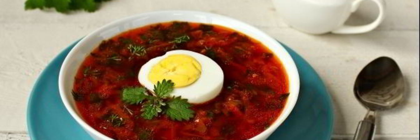 Борщ со свеклой, крапивой и яйцом