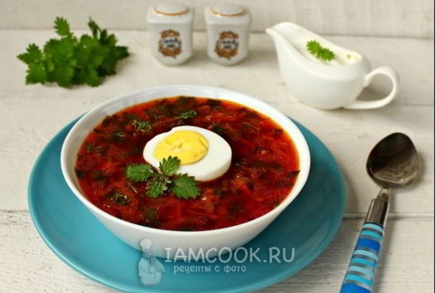 Борщ со свеклой, крапивой и яйцом