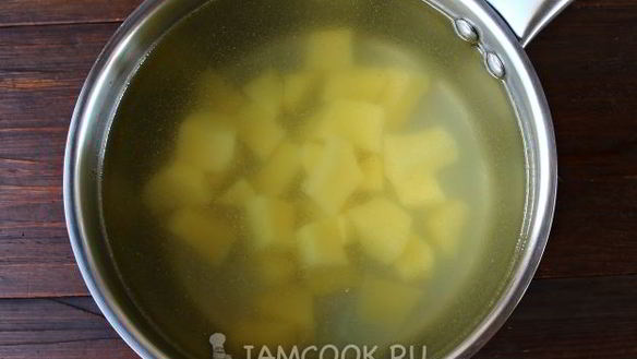 ШАГ 9. борщ со свеклой, крапивой и яйцом