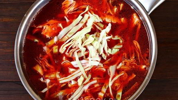 ШАГ 10. борщ со свеклой, крапивой и яйцом