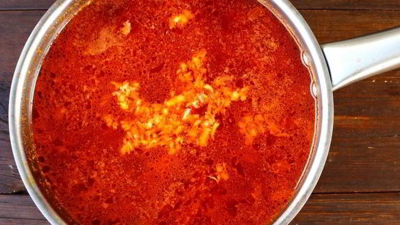 ШАГ 12. борщ со свеклой, крапивой и яйцом