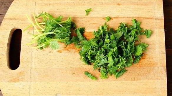 ШАГ 13. борщ со свеклой, крапивой и яйцом