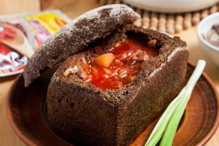 Борщ в буханке Бородинского