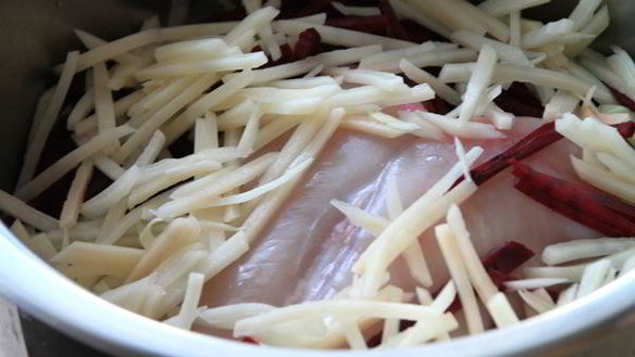 ШАГ 4. борщ в кастрюле zepter