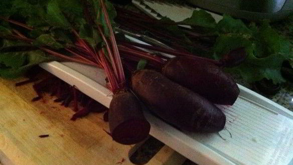 ШАГ 3. ботвинья — борщ из листьев молодой свеклы