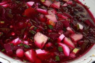 Холодный борщ с колбасой