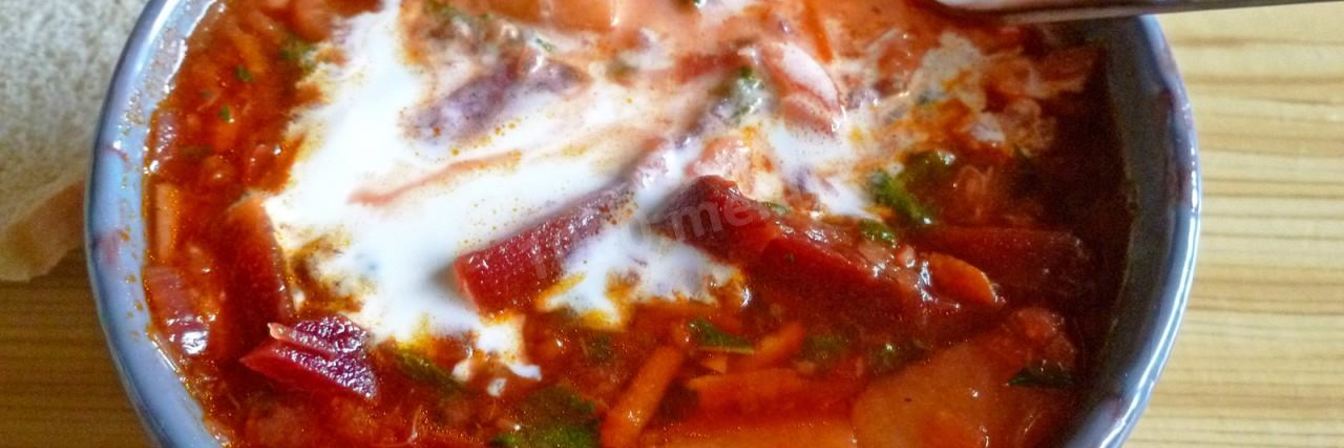 Классический борщ со свеклой и свиными ребрышками