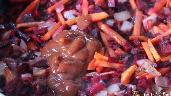 ШАГ 3. красный борщ с молотым салом