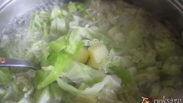 ШАГ 2. летний борщ с молодой капустой и фрикадельками