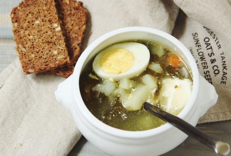 Зеленый борщ из щавеля