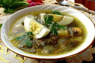 Зеленый борщ со щавелем по-домашнему